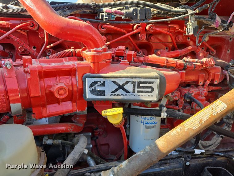 image for item DW8698 2018 Kenworth T880 semi-truck