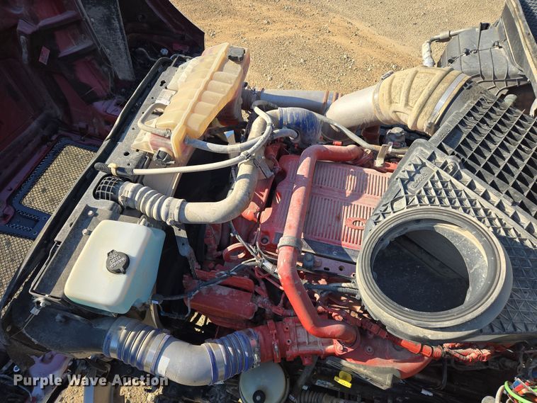 image for item DW8698 2018 Kenworth T880 semi-truck