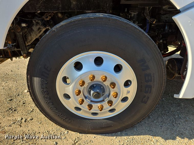 image for item DW8698 2018 Kenworth T880 semi-truck