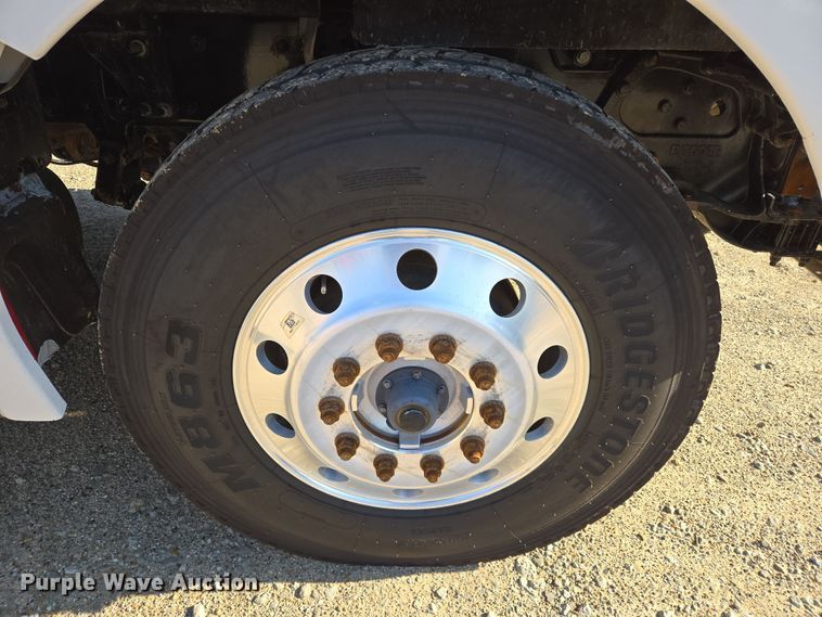 image for item DW8698 2018 Kenworth T880 semi-truck