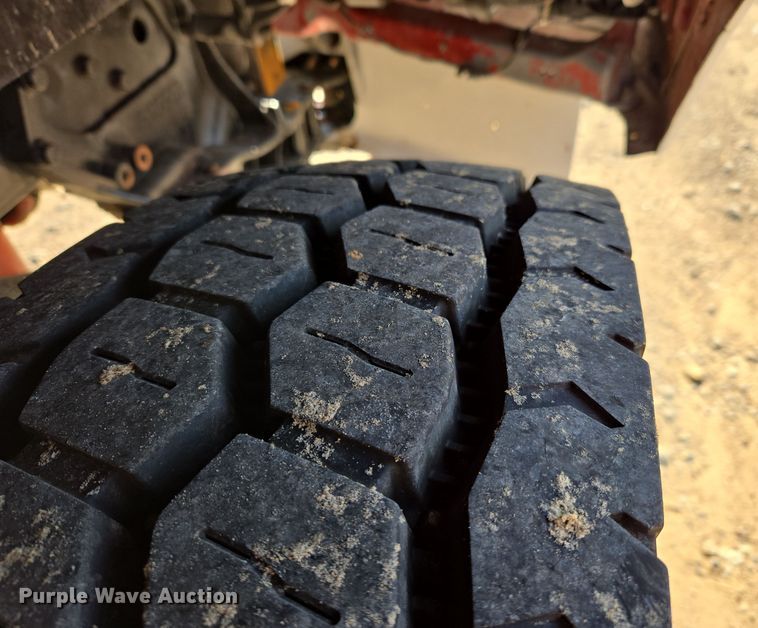 image for item DW8698 2018 Kenworth T880 semi-truck