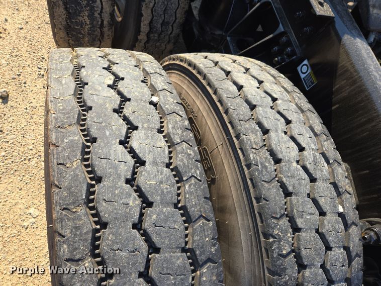 image for item DW8698 2018 Kenworth T880 semi-truck