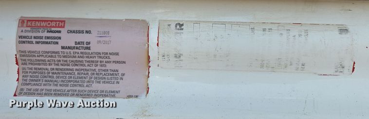 image for item DW8698 2018 Kenworth T880 semi-truck