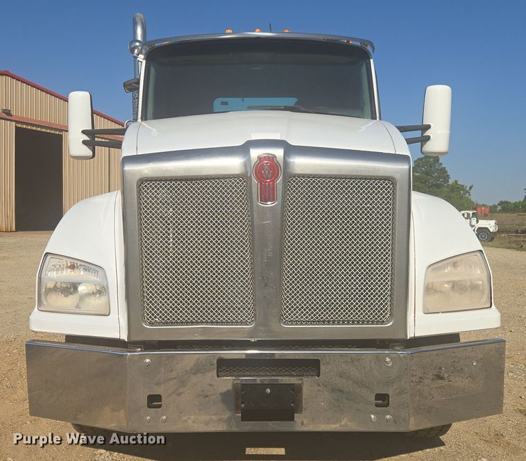 image for item DW8699 2020 Kenworth T880 semi truck