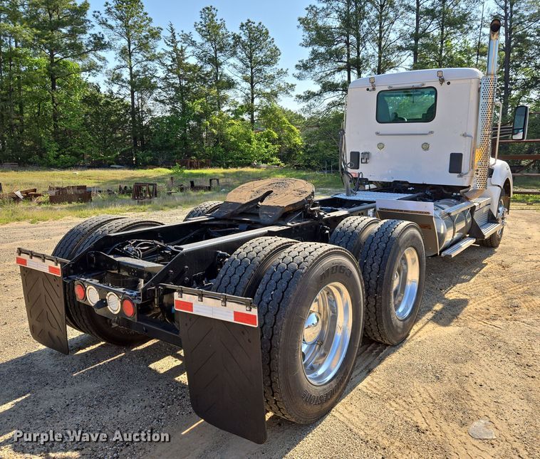 image for item DW8699 2020 Kenworth T880 semi truck