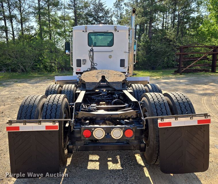 image for item DW8699 2020 Kenworth T880 semi truck