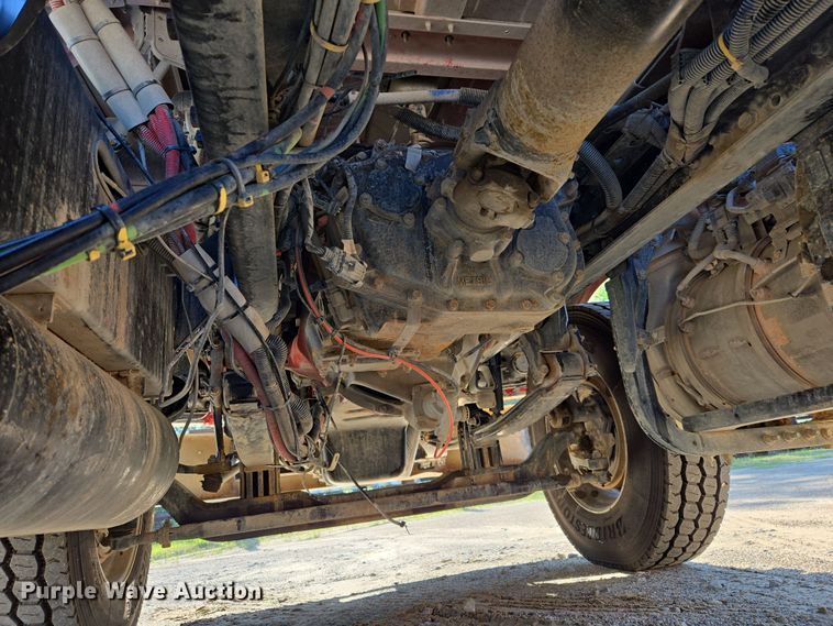 image for item DW8699 2020 Kenworth T880 semi truck