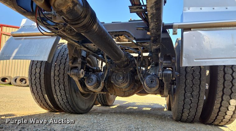 image for item DW8699 2020 Kenworth T880 semi truck