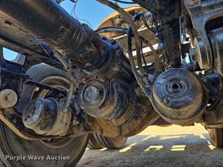 image for item DW8699 2020 Kenworth T880 semi truck