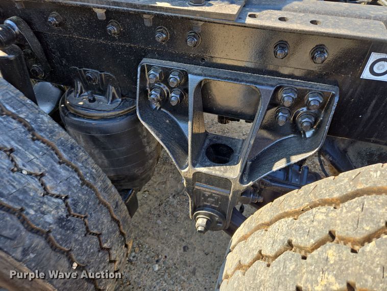 image for item DW8699 2020 Kenworth T880 semi truck