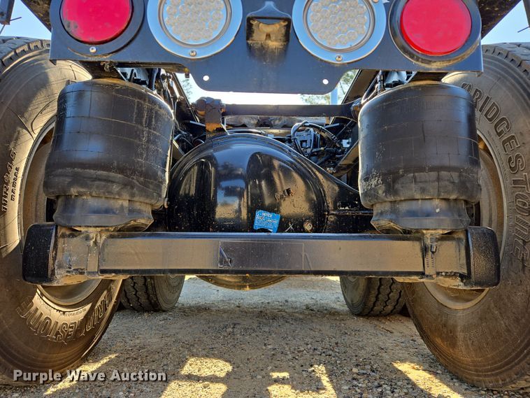 image for item DW8699 2020 Kenworth T880 semi truck