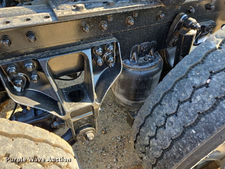 image for item DW8699 2020 Kenworth T880 semi truck