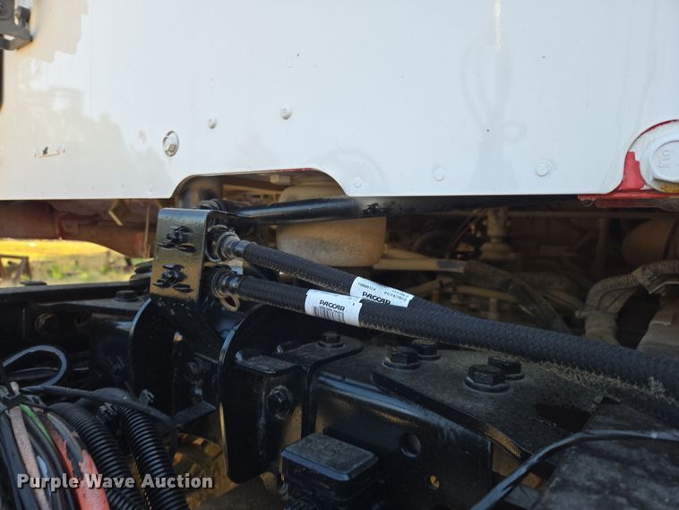 image for item DW8699 2020 Kenworth T880 semi truck