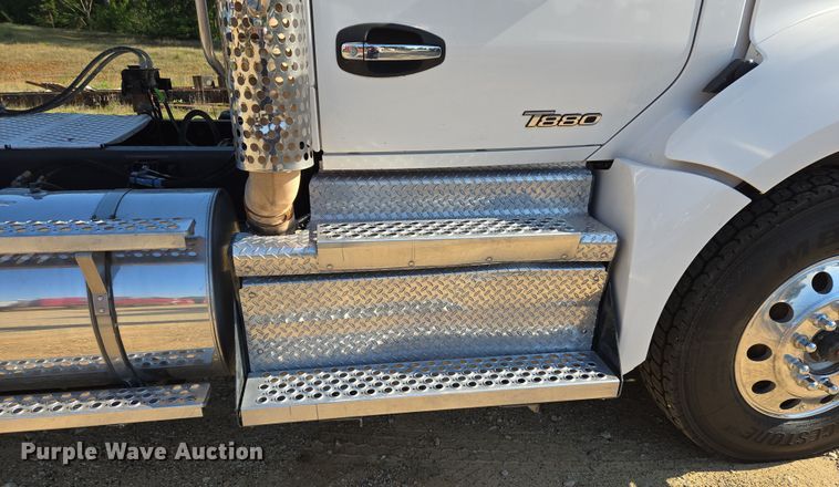 image for item DW8699 2020 Kenworth T880 semi truck
