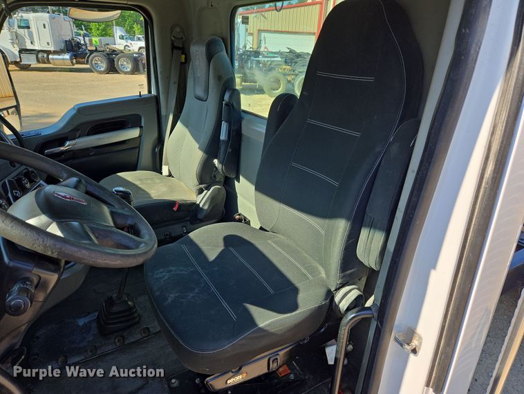 image for item DW8699 2020 Kenworth T880 semi truck