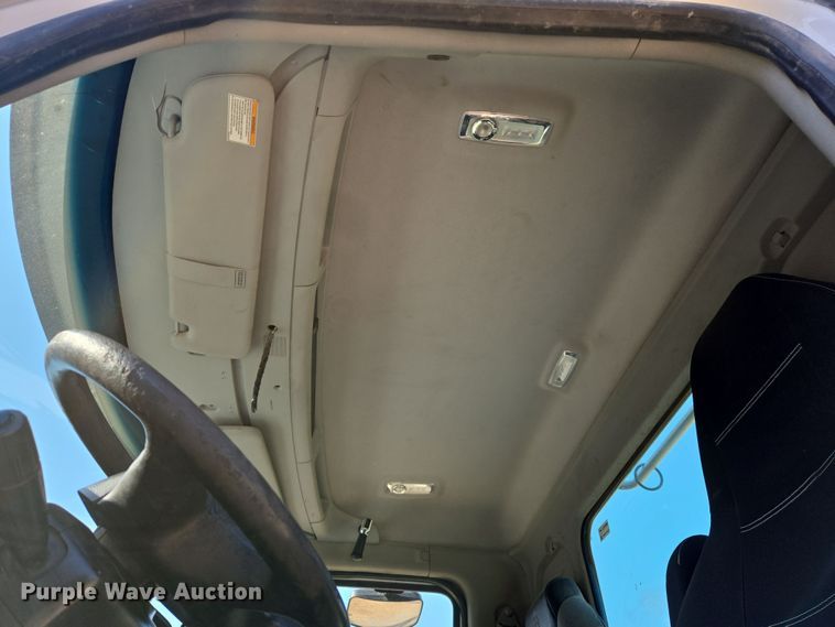 image for item DW8699 2020 Kenworth T880 semi truck