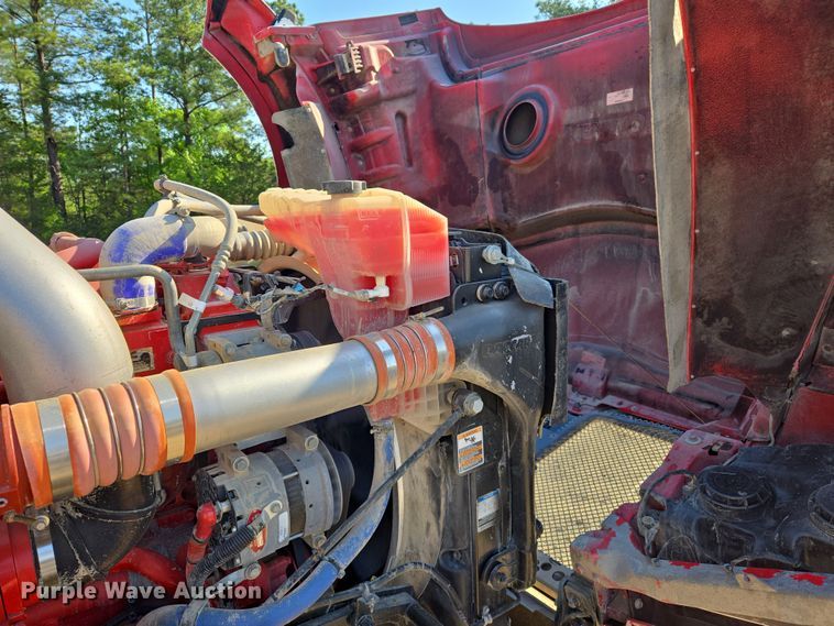 image for item DW8699 2020 Kenworth T880 semi truck