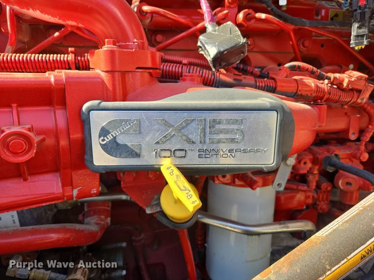 image for item DW8699 2020 Kenworth T880 semi truck