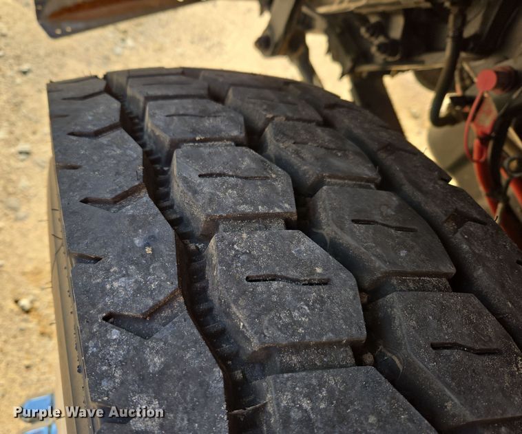 image for item DW8699 2020 Kenworth T880 semi truck