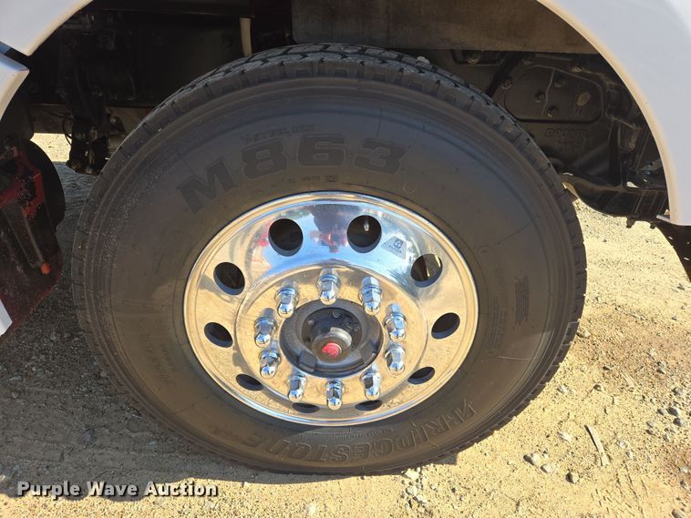 image for item DW8699 2020 Kenworth T880 semi truck