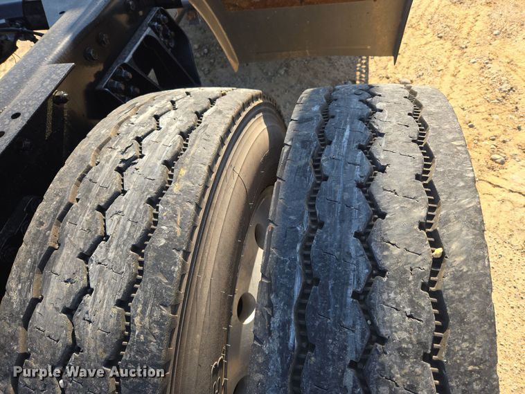 image for item DW8699 2020 Kenworth T880 semi truck