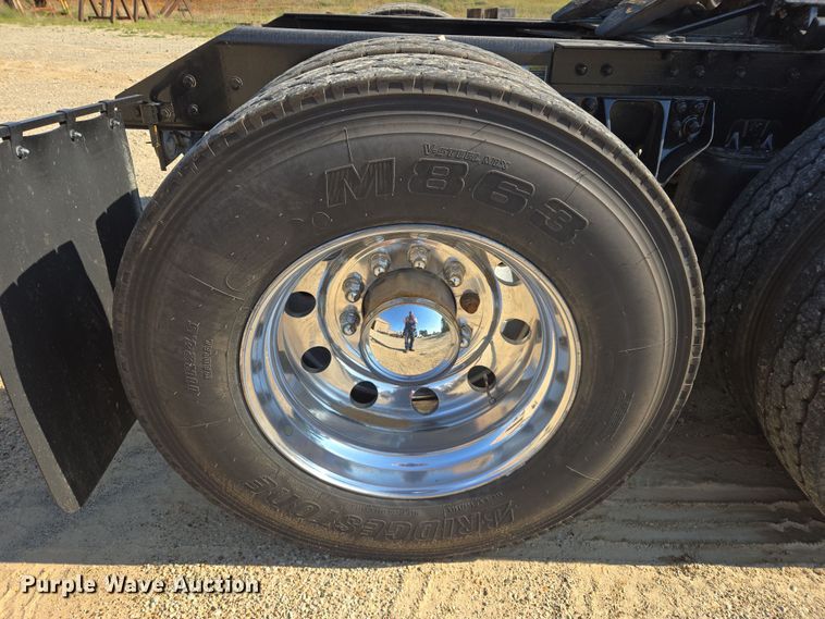 image for item DW8699 2020 Kenworth T880 semi truck