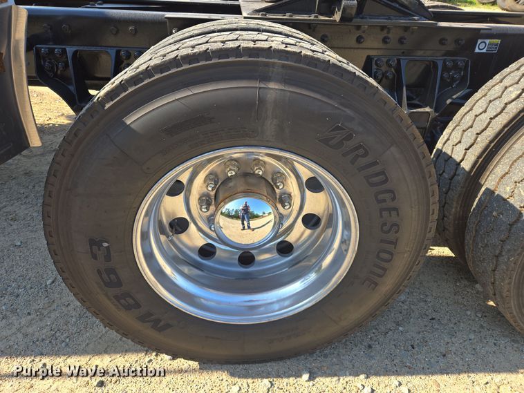 image for item DW8699 2020 Kenworth T880 semi truck