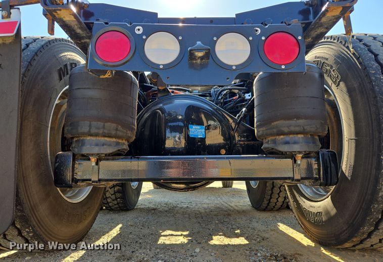 image for item DW8700 2020 Kenworth T800 semi truck