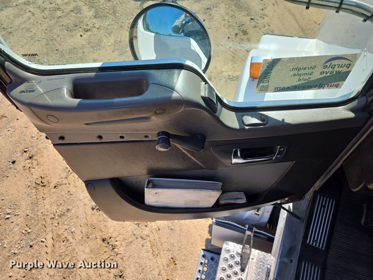 image for item DW8700 2020 Kenworth T800 semi truck