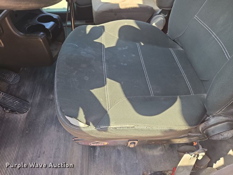 image for item DW8700 2020 Kenworth T800 semi truck