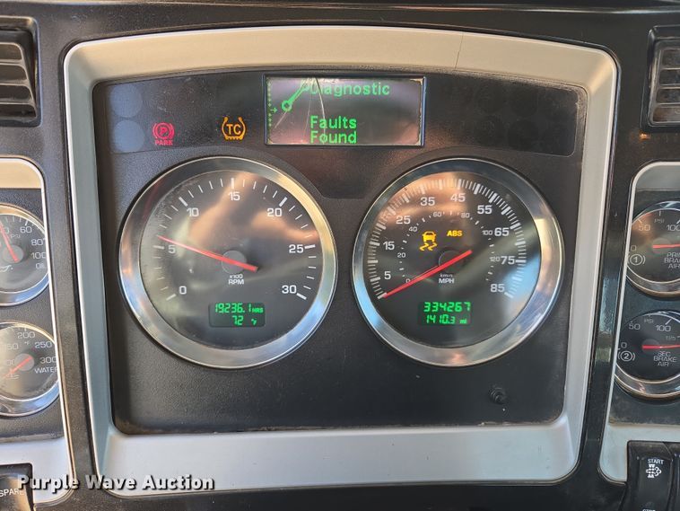 image for item DW8700 2020 Kenworth T800 semi truck