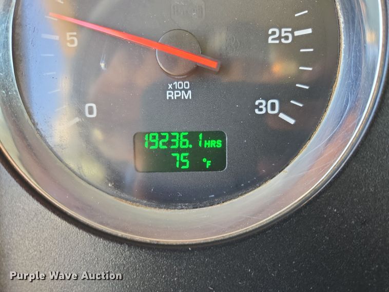 image for item DW8700 2020 Kenworth T800 semi truck