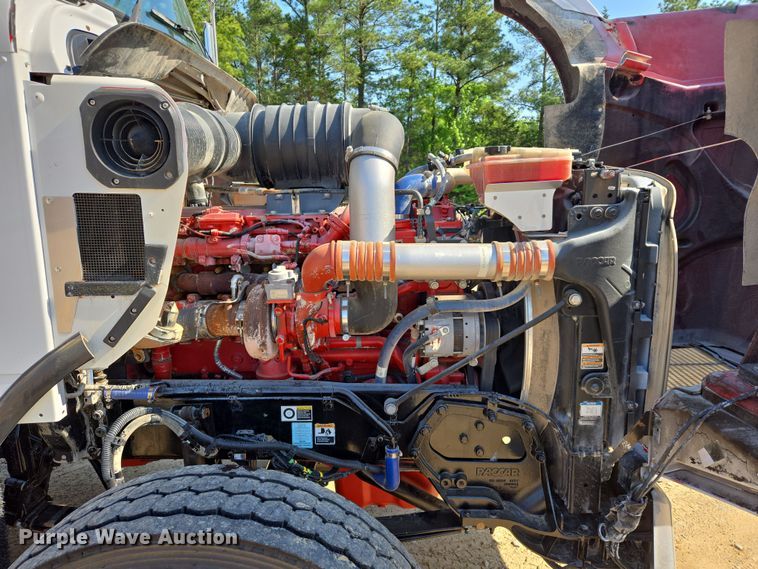 image for item DW8700 2020 Kenworth T800 semi truck