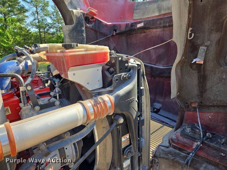 image for item DW8700 2020 Kenworth T800 semi truck