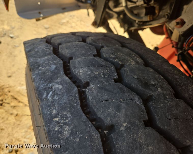 image for item DW8700 2020 Kenworth T800 semi truck