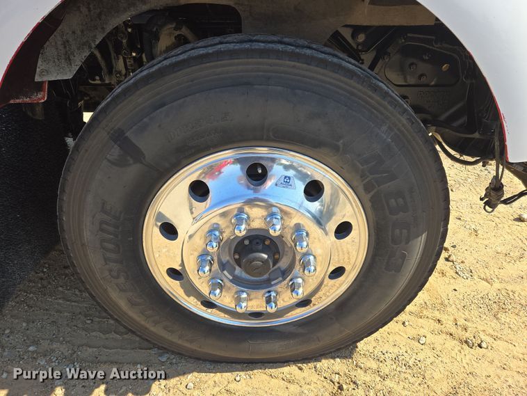 image for item DW8700 2020 Kenworth T800 semi truck