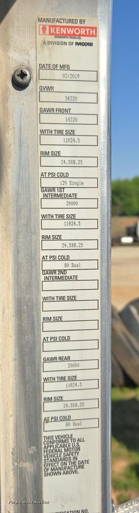 image for item DW8700 2020 Kenworth T800 semi truck