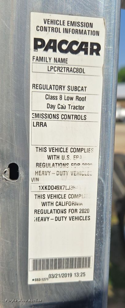 image for item DW8700 2020 Kenworth T800 semi truck