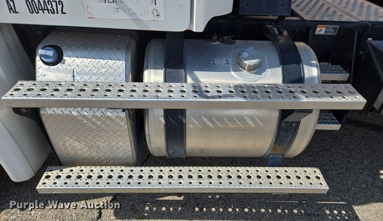 image for item EC0924 2016 Freightliner 11M semi truck