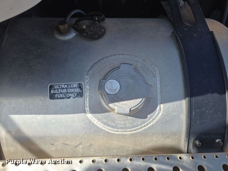 image for item EC0924 2016 Freightliner 11M semi truck