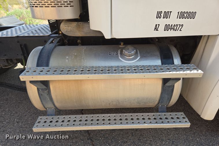 image for item EC0924 2016 Freightliner 11M semi truck