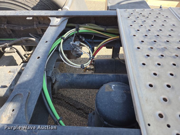 image for item EC0924 2016 Freightliner 11M semi truck