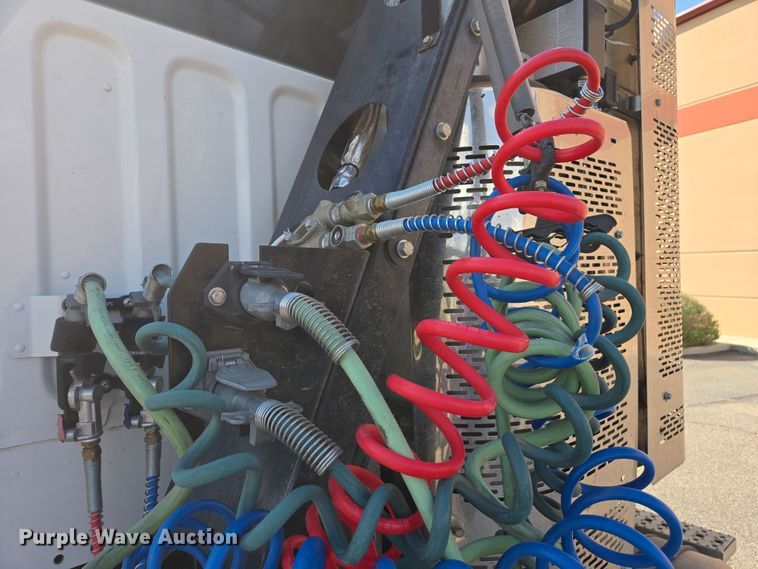 image for item EC0924 2016 Freightliner 11M semi truck