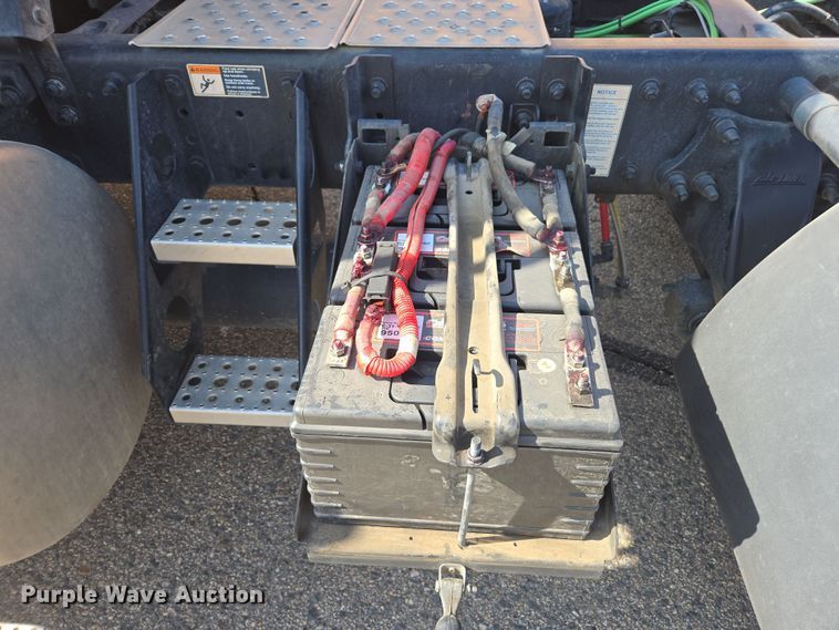 image for item EC0924 2016 Freightliner 11M semi truck