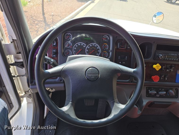 image for item EC0924 2016 Freightliner 11M semi truck