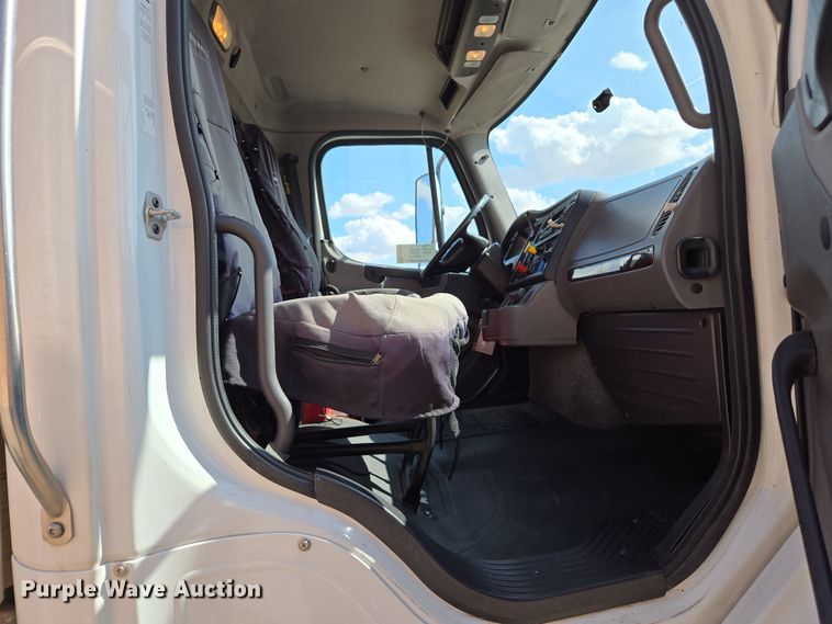 image for item EC0924 2016 Freightliner 11M semi truck