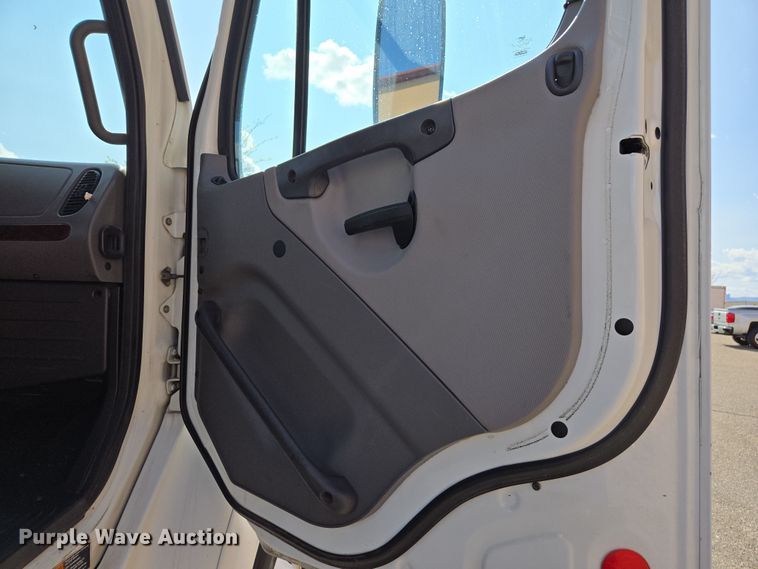 image for item EC0924 2016 Freightliner 11M semi truck