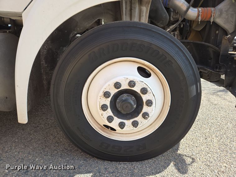 image for item EC0924 2016 Freightliner 11M semi truck