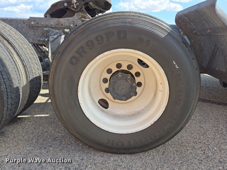 image for item EC0924 2016 Freightliner 11M semi truck