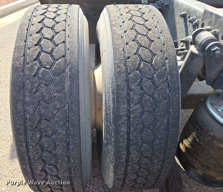 image for item EC0924 2016 Freightliner 11M semi truck